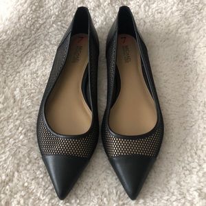 Like new MICHAEL Michael Kors flats